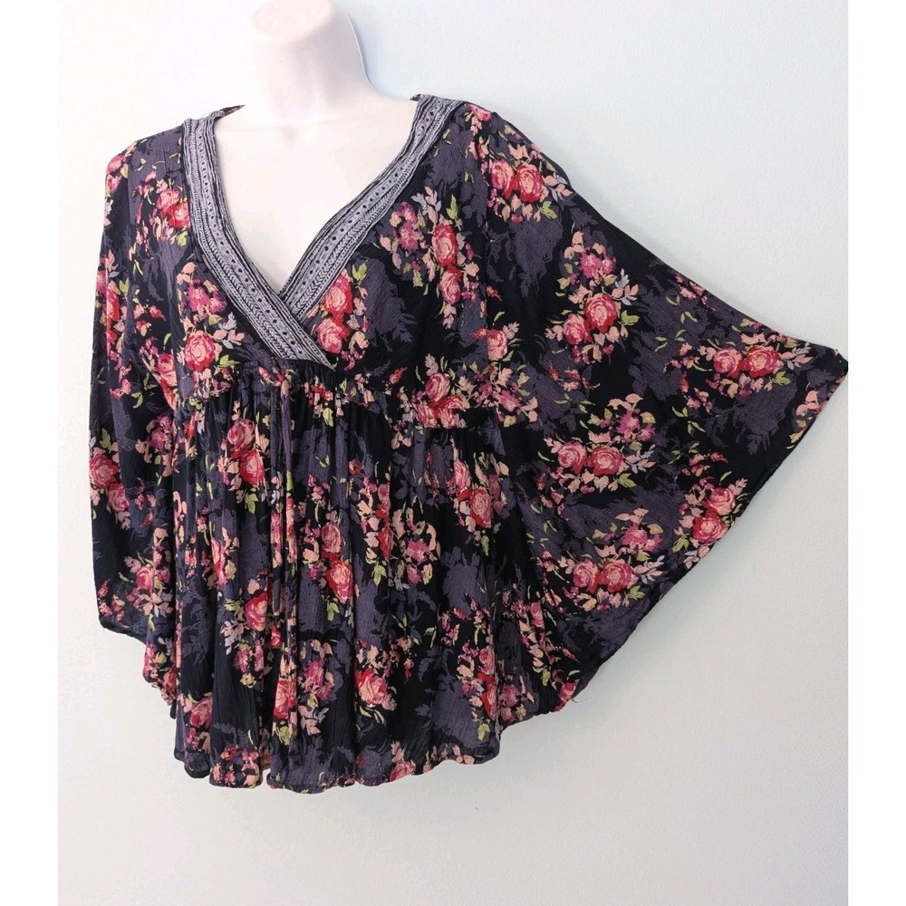 Angie Flowy Crinkle Rayon Top Batwing Sleeves Women's Medium Blue Floral Cottage